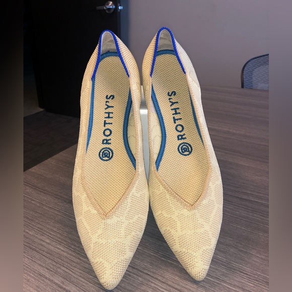 Women's - Rothy's Cream Camo Pointed Toe Flats, Size 7 NWOT. Make me an offer! - Picture 1 of 5